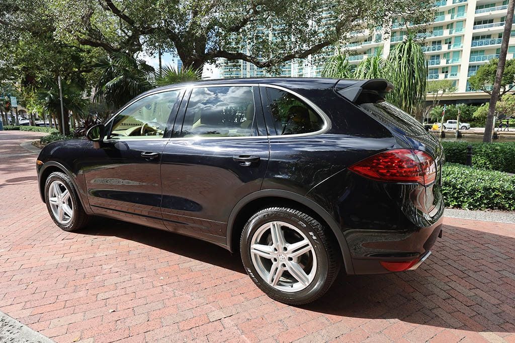 2013 Porsche Cayenne Base Trim - 22691075 - 64