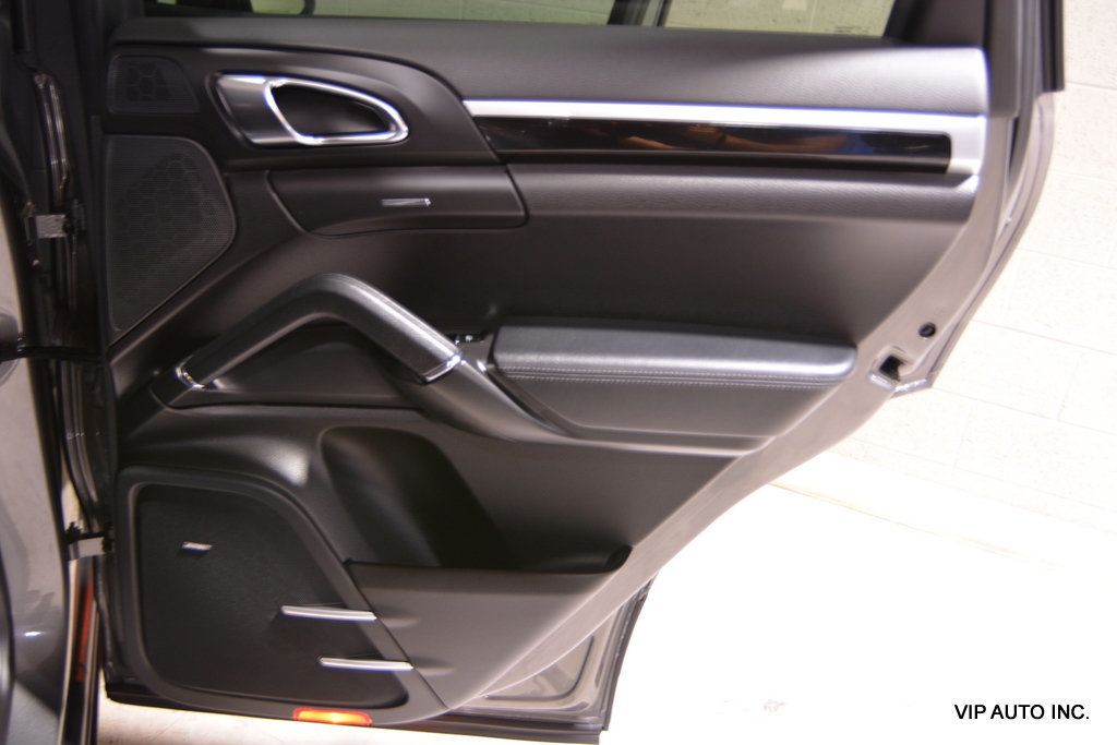 2013 Porsche Cayenne Base Trim - 22917751 - 9