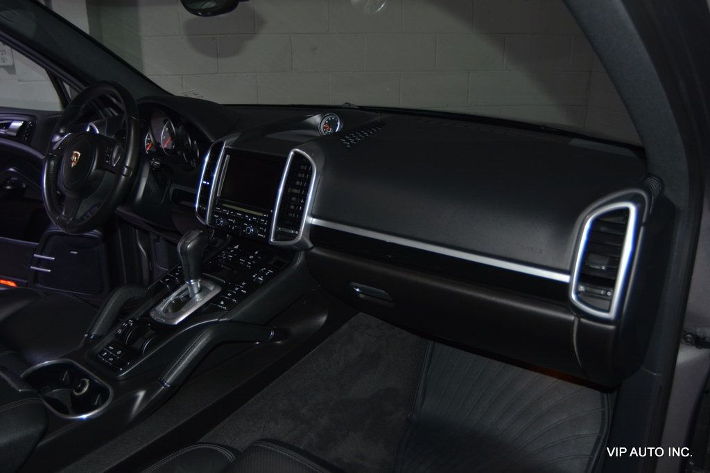 2013 Porsche Cayenne Base Trim - 22917751 - 11