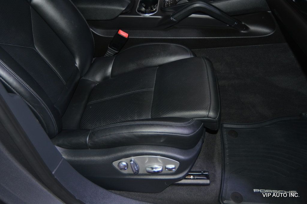 2013 Porsche Cayenne Base Trim - 22917751 - 17