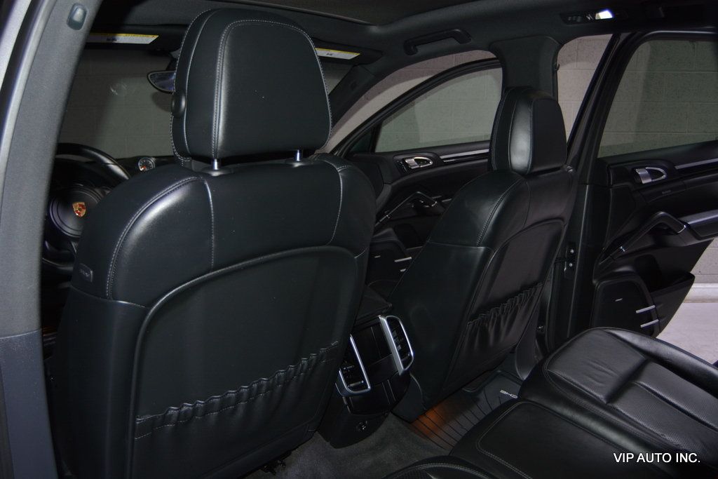 2013 Porsche Cayenne Base Trim - 22917751 - 19