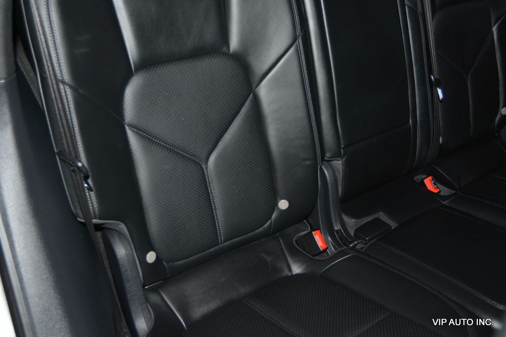 2013 Porsche Cayenne Base Trim - 22917751 - 24