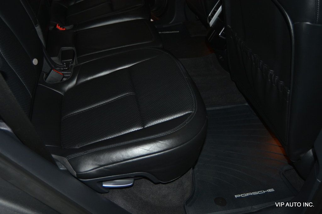 2013 Porsche Cayenne Base Trim - 22917751 - 26