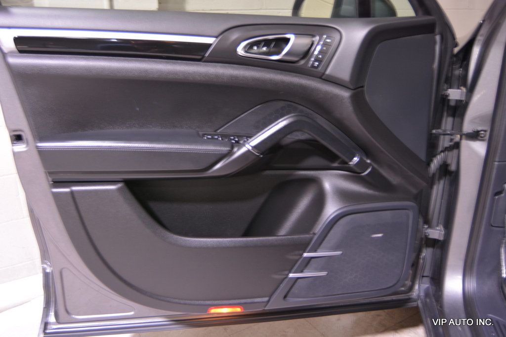 2013 Porsche Cayenne Base Trim - 22917751 - 6