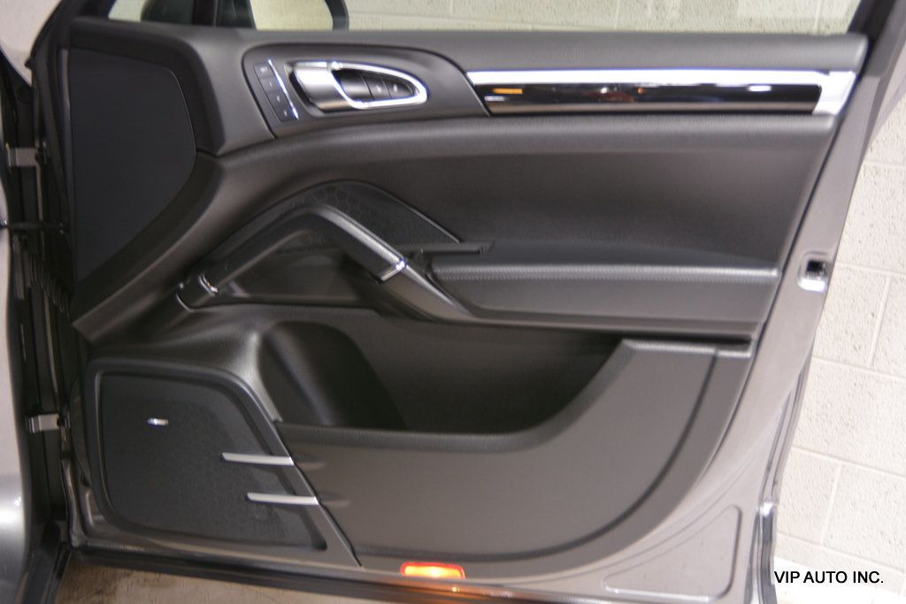 2013 Porsche Cayenne Base Trim - 22917751 - 7