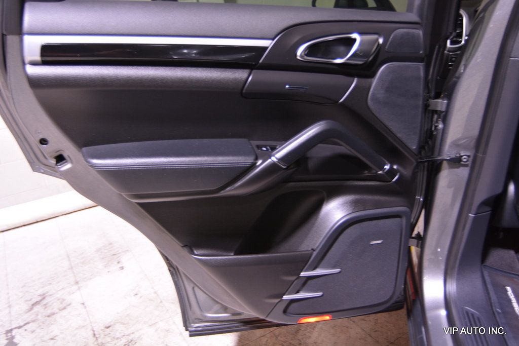 2013 Porsche Cayenne Base Trim - 22917751 - 8