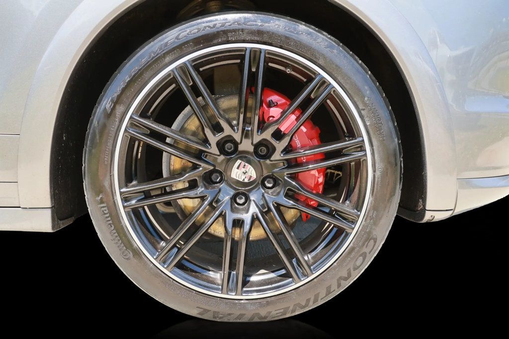 2013 Porsche Cayenne GTS photo 13