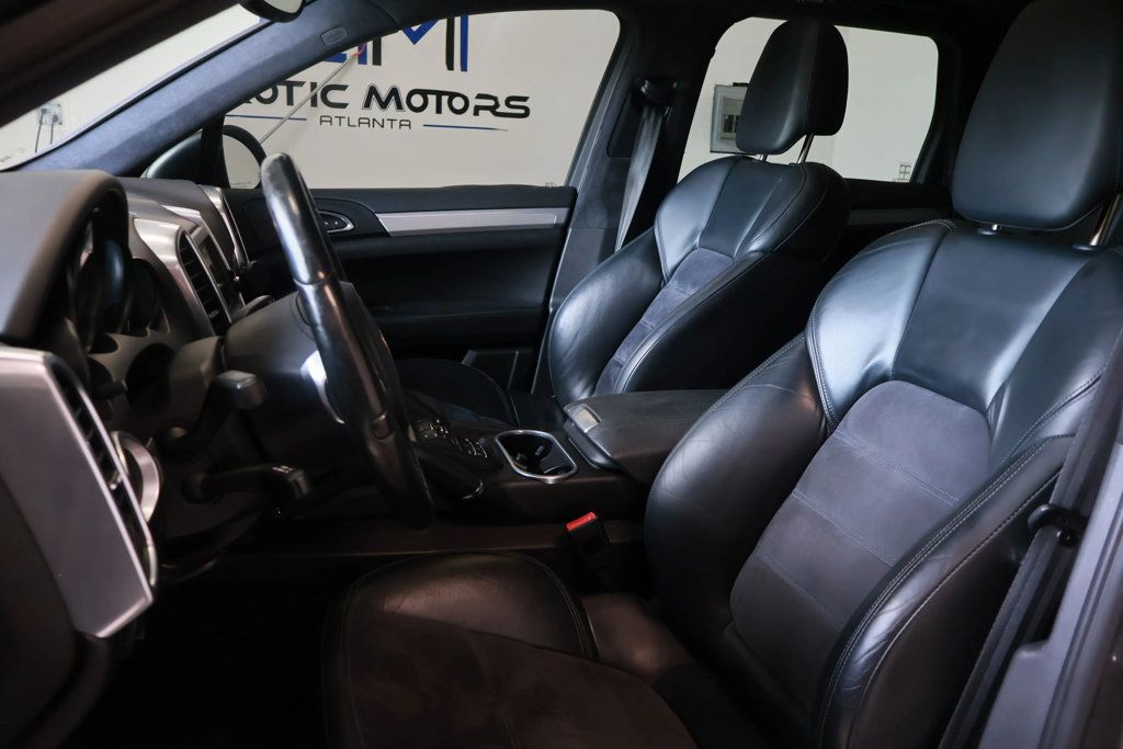 2013 Porsche Cayenne GTS photo 17