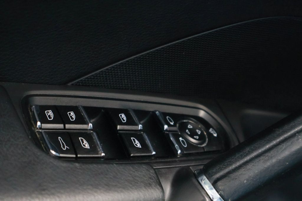 2013 Porsche Cayenne GTS photo 20