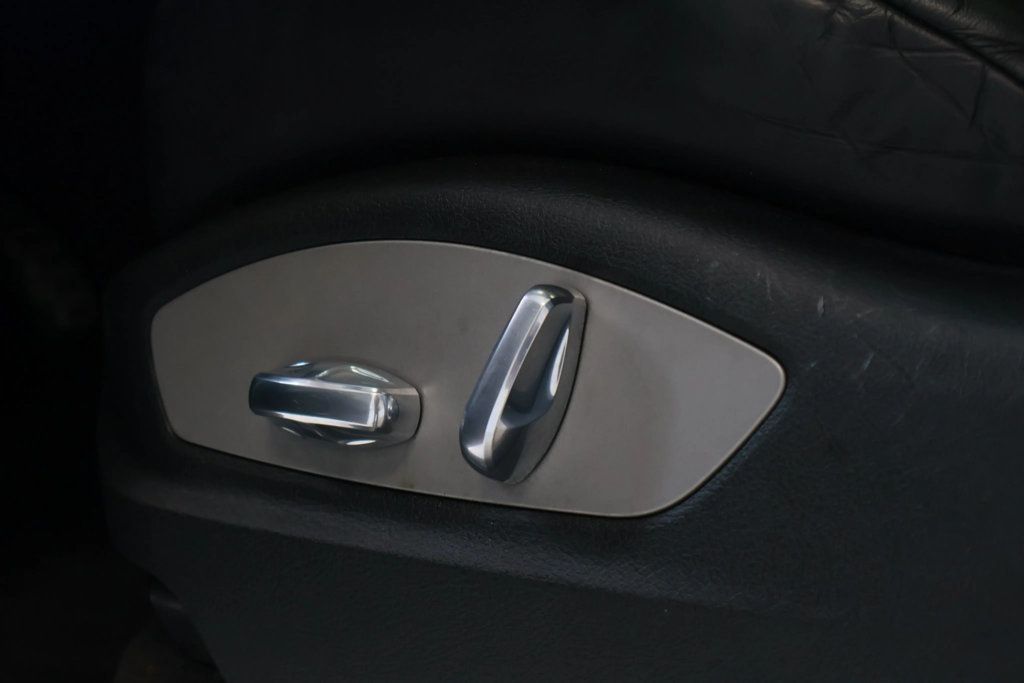 2013 Porsche Cayenne GTS photo 21