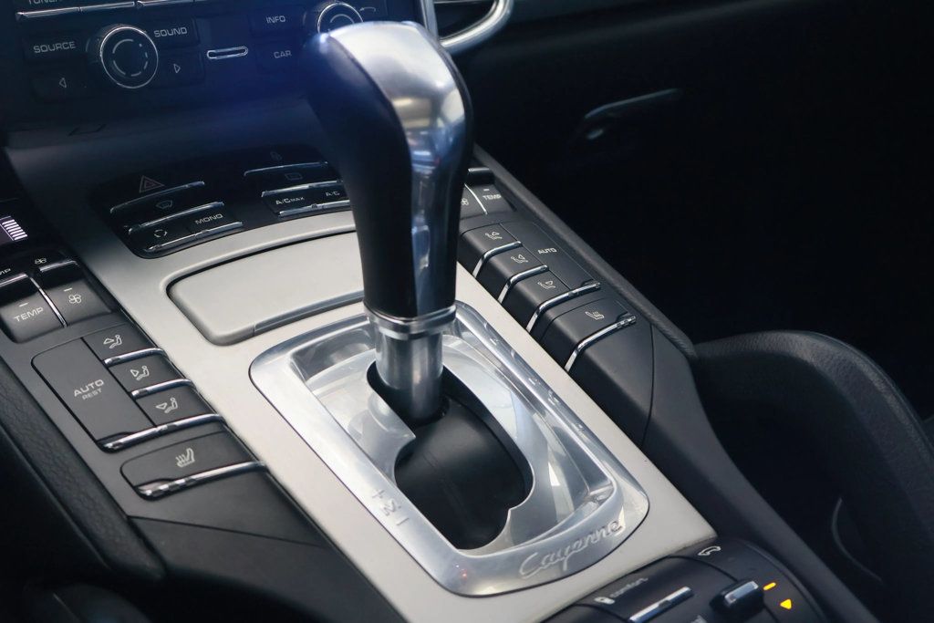 2013 Porsche Cayenne GTS photo 35