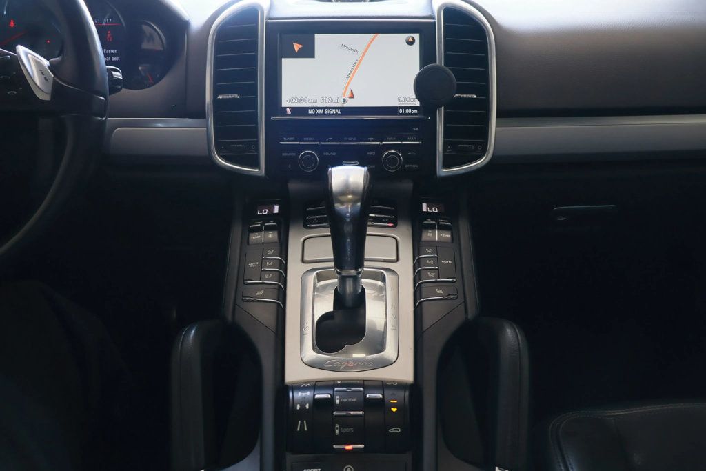2013 Porsche Cayenne GTS photo 40