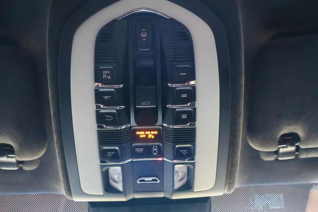 2013 Porsche Cayenne GTS photo 41