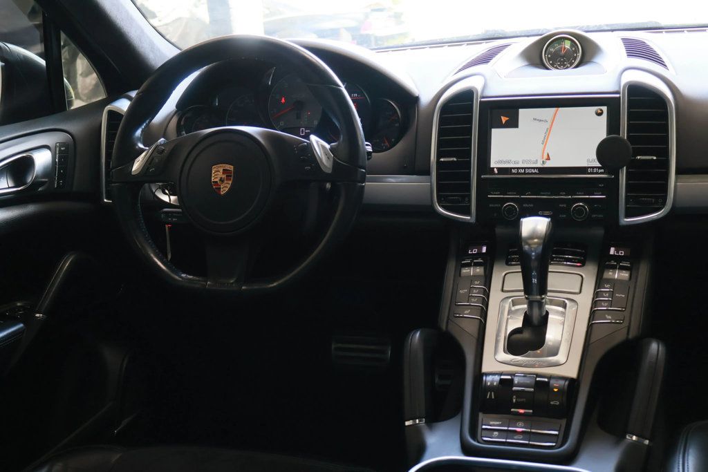 2013 Porsche Cayenne GTS photo 42
