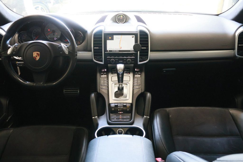 2013 Porsche Cayenne GTS photo 43