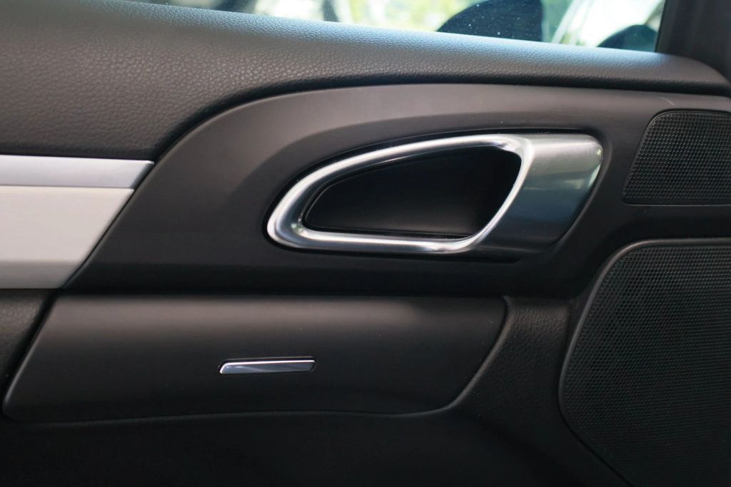 2013 Porsche Cayenne GTS photo 47