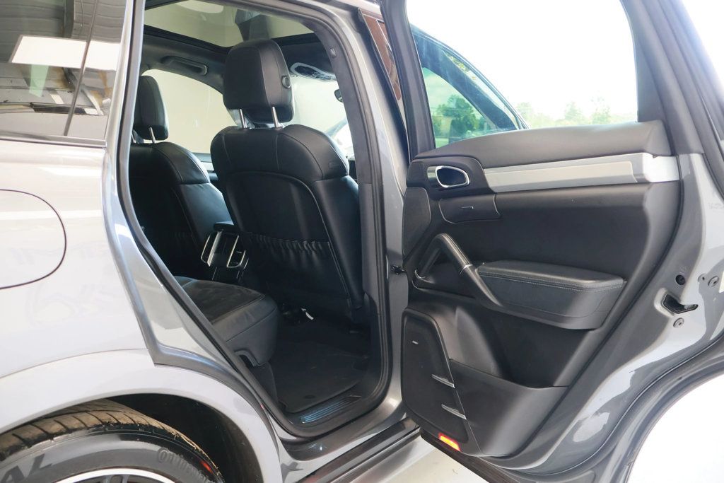 2013 Porsche Cayenne GTS photo 50