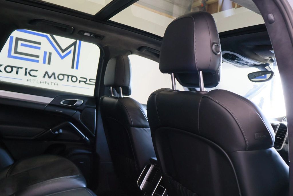 2013 Porsche Cayenne GTS photo 53