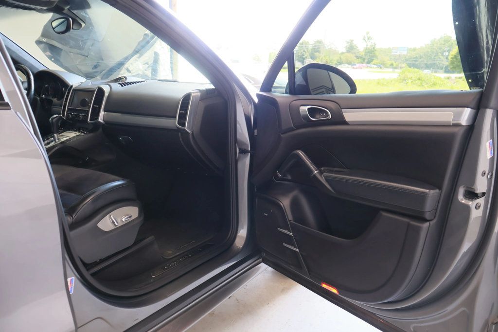 2013 Porsche Cayenne GTS photo 56