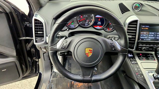 2013 Porsche Cayenne Turbo w/ Premium Package Plus & 21'' SportEdition Wheels - 23089768 - 13