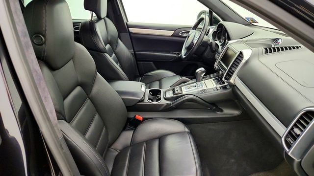 2013 Porsche Cayenne Turbo w/ Premium Package Plus & 21'' SportEdition Wheels - 23089768 - 23