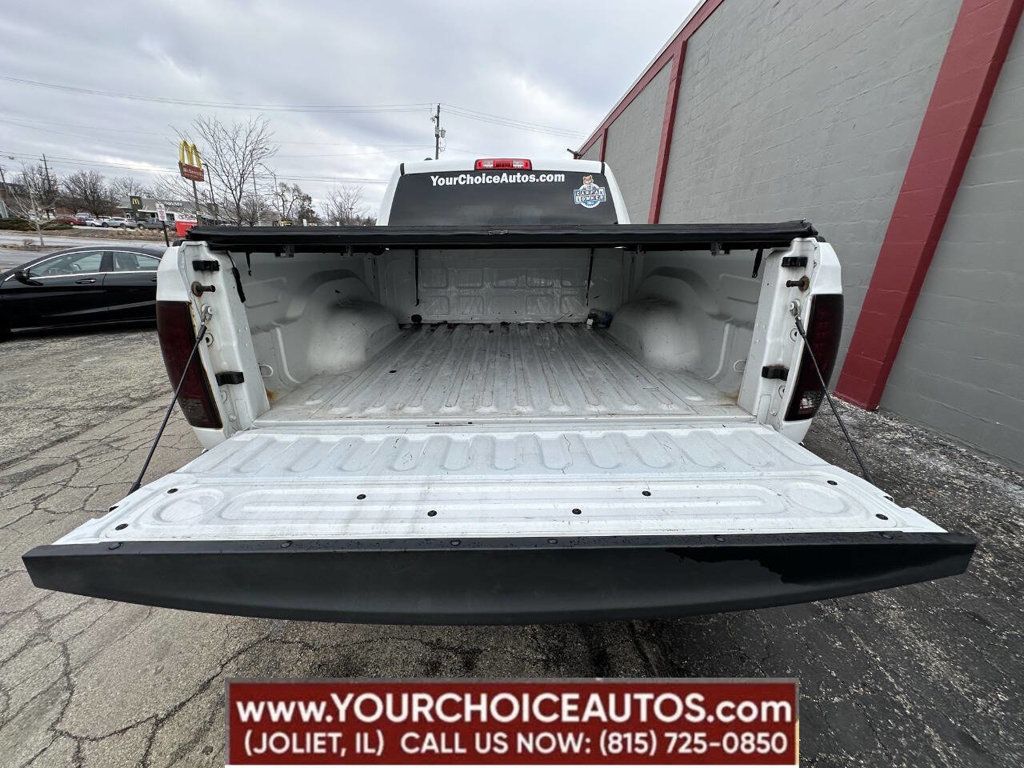 2013 Ram 1500 4WD Crew Cab 140.5" Express - 22770865 - 17