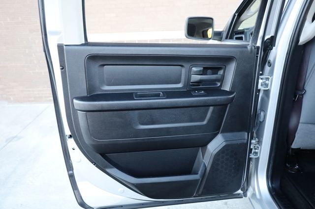 2013 Ram 1500 4WD Crew Cab 140.5" Express - 22936125 - 17