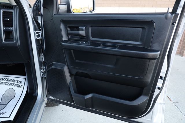 2013 Ram 1500 4WD Crew Cab 140.5" Express - 22936125 - 19