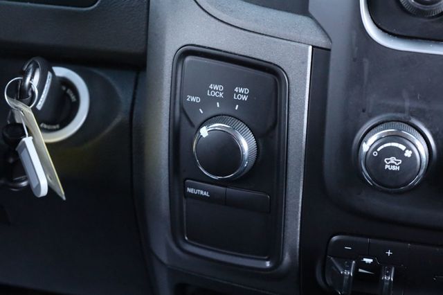 2013 Ram 1500 4WD Crew Cab 140.5" Express - 22936125 - 24