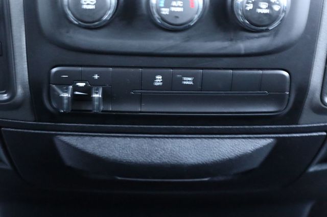 2013 Ram 1500 4WD Crew Cab 140.5" Express - 22936125 - 25