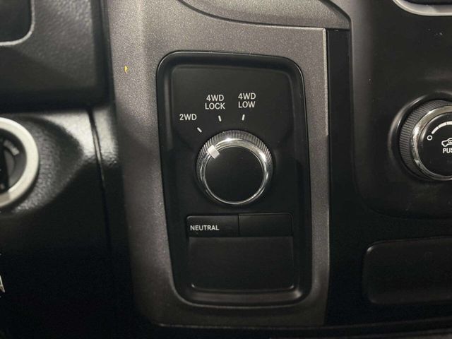 2013 Ram 1500 4WD Quad Cab 140.5" Express - 22976385 - 25