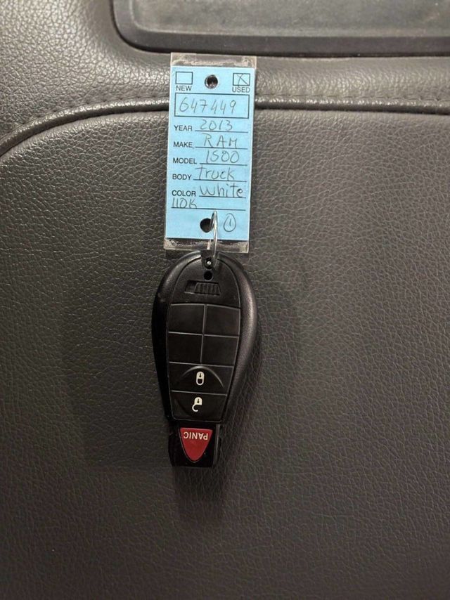 2013 Ram 1500 4WD Quad Cab 140.5" Express - 22976385 - 35