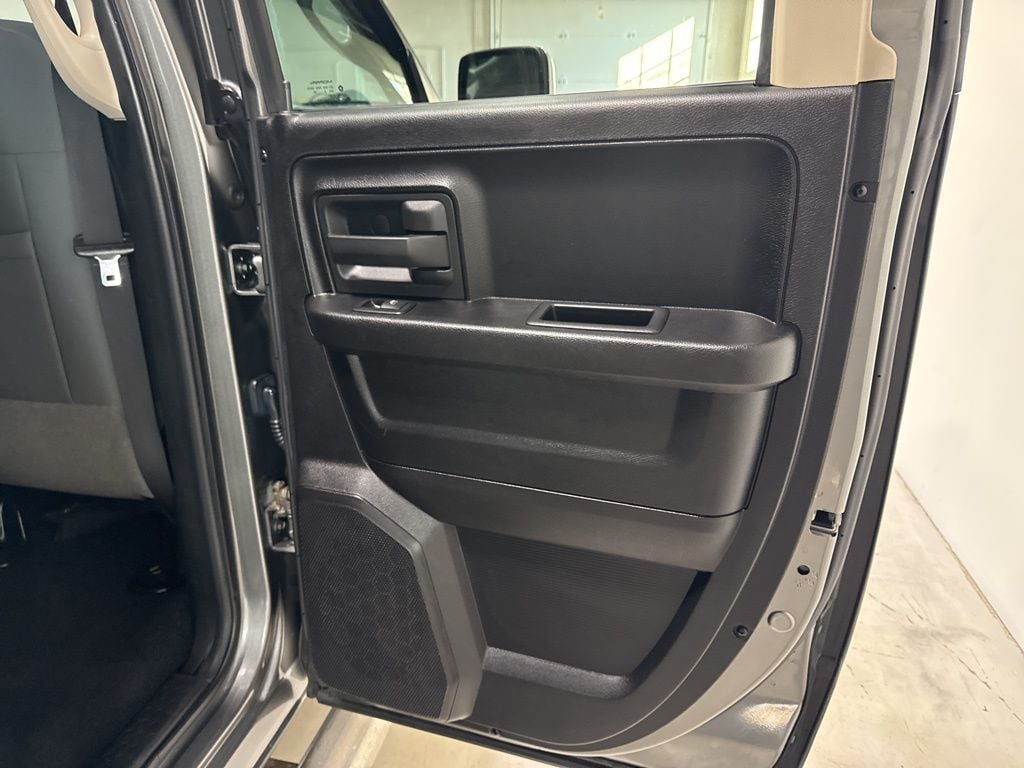 2013 Ram 1500 4WD Quad Cab 140.5" Tradesman - 22975230 - 33