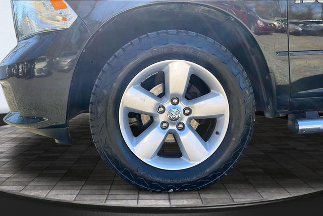 2013 Ram 1500 4WD Reg Cab 120.5" Express - 22996836 - 39