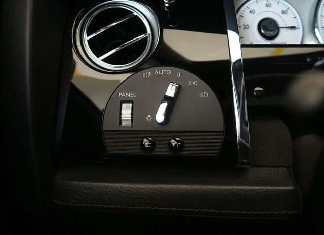 2013 Rolls-Royce Ghost 4dr Sedan - 19964923 - 24