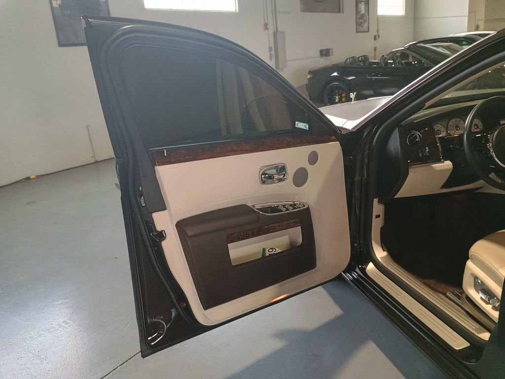 2013 Rolls-Royce Ghost 4dr Sedan Clean Carfax - 23020426 - 14