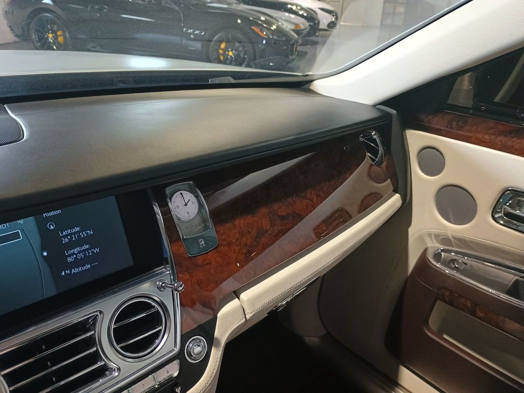 2013 Rolls-Royce Ghost 4dr Sedan Clean Carfax - 23020426 - 26