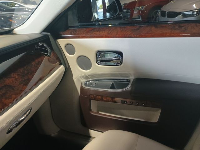 2013 Rolls-Royce Ghost 4dr Sedan Clean Carfax - 23020426 - 27