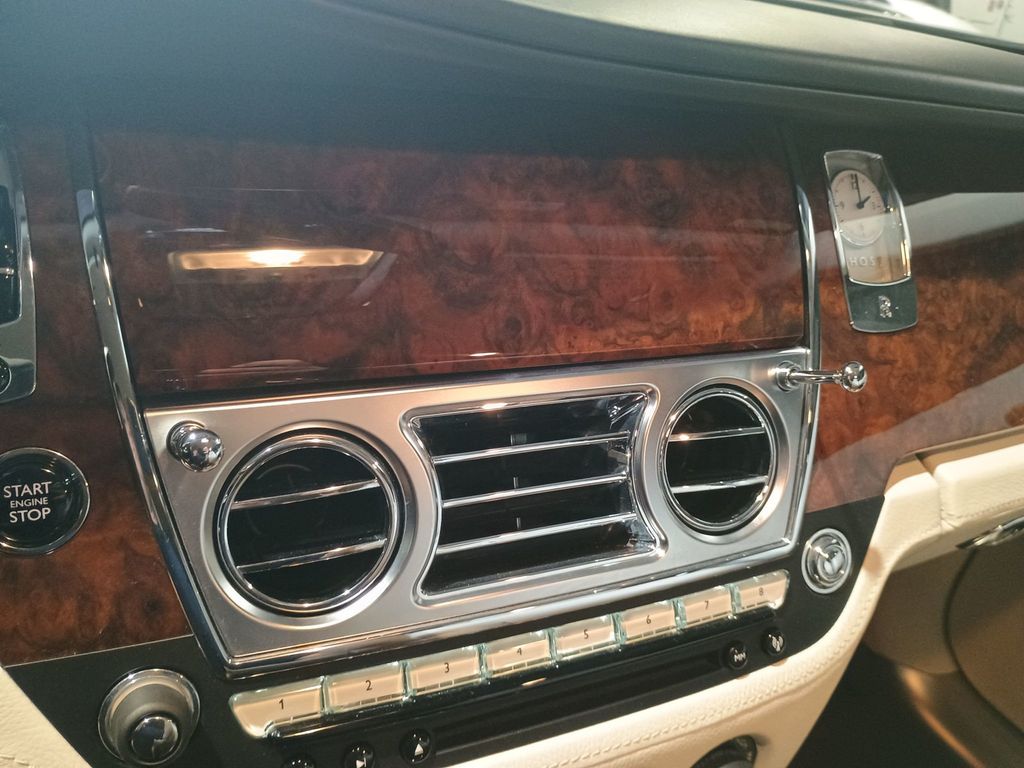 2013 Rolls-Royce Ghost 4dr Sedan Clean Carfax - 23020426 - 30