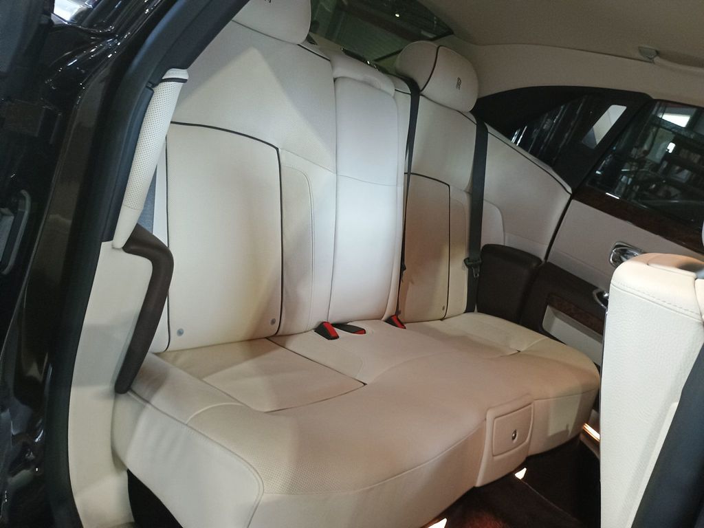 2013 Rolls-Royce Ghost 4dr Sedan Clean Carfax - 23020426 - 39