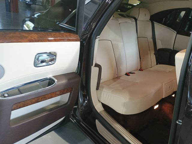2013 Rolls-Royce Ghost 4dr Sedan Clean Carfax - 23020426 - 40