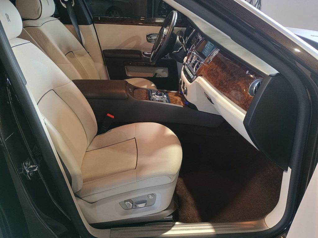 2013 Rolls-Royce Ghost 4dr Sedan Clean Carfax - 23020426 - 42