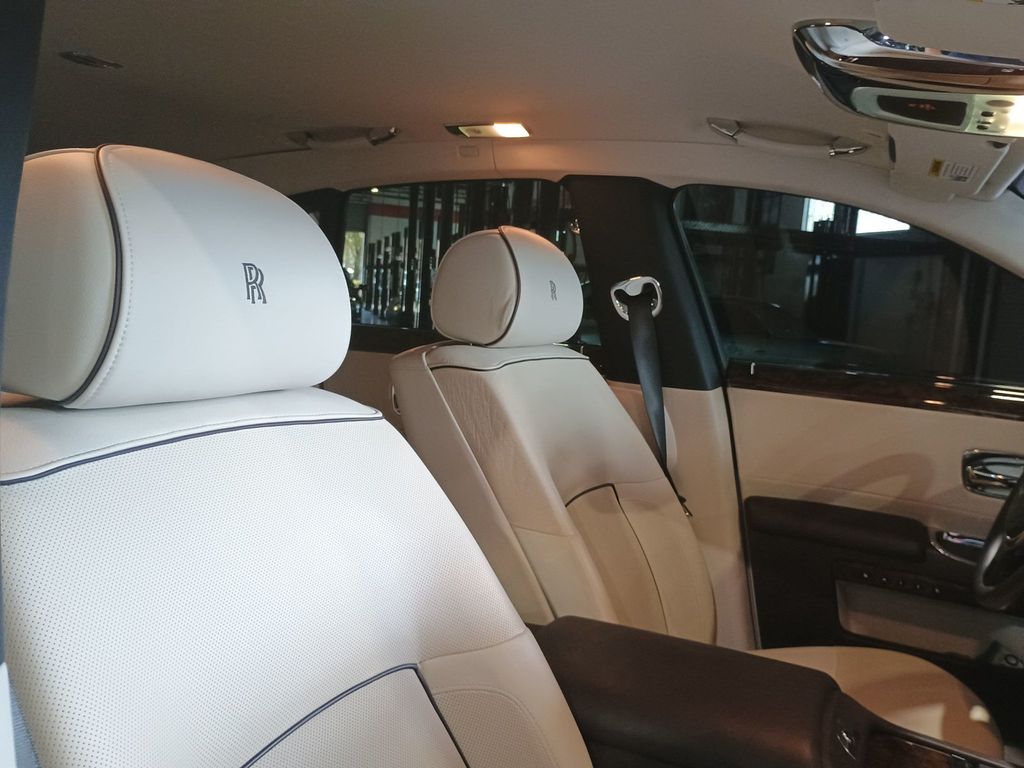 2013 Rolls-Royce Ghost 4dr Sedan Clean Carfax - 23020426 - 44