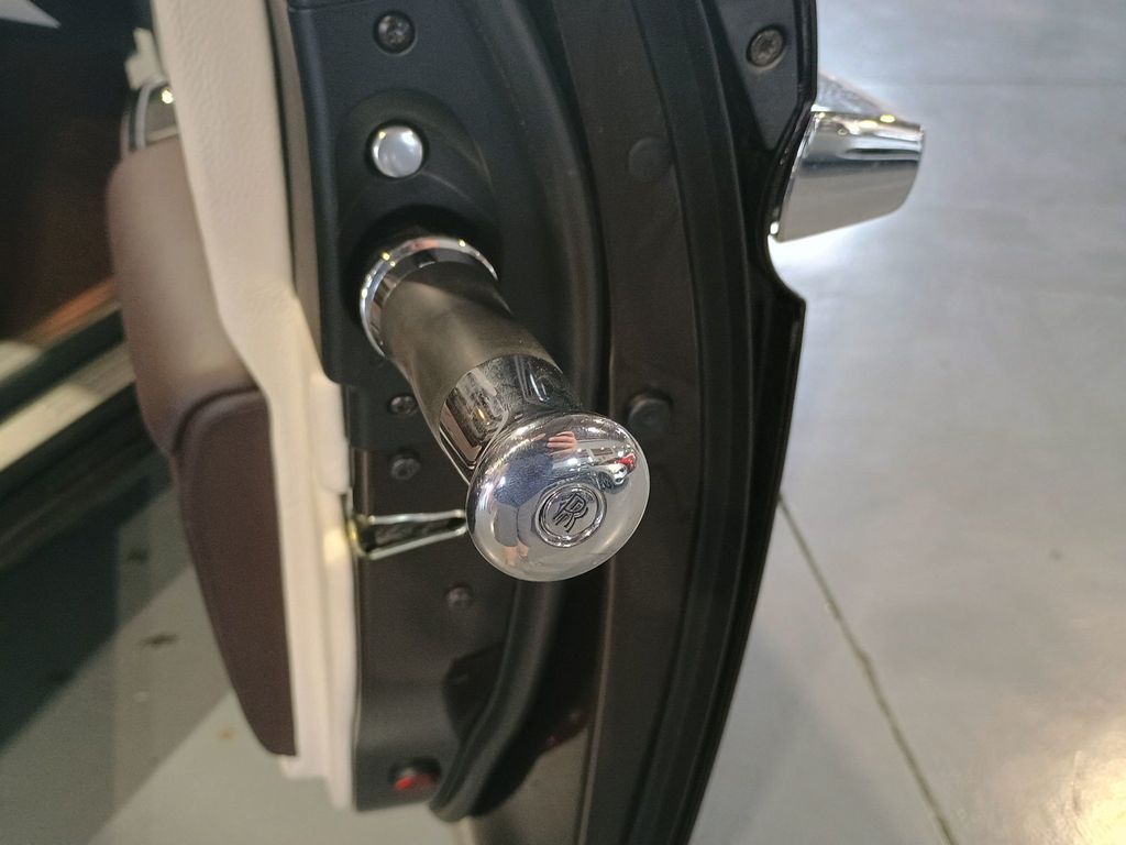 2013 Rolls-Royce Ghost 4dr Sedan Clean Carfax - 23020426 - 49