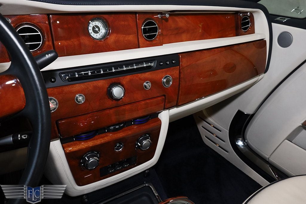 2013 Rolls-Royce Phantom Drophead Coupe - 22930572 - 25