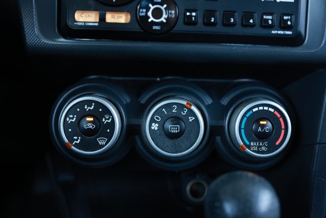 2013 Scion tC 2dr Hatchback Automatic - 22985863 - 32