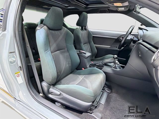 2013 Scion tC 2dr Hatchback Manual Release Series 8.0 - 22991668 - 27