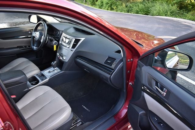 2013 Subaru Legacy 4dr Sedan H4 Automatic 2.5i Premium - 23027944 - 31