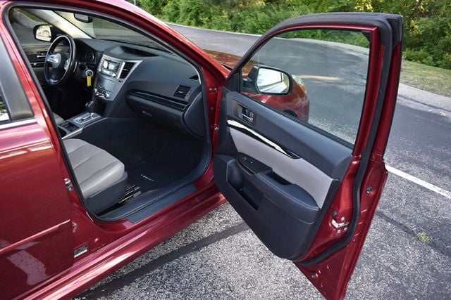 2013 Subaru Legacy 4dr Sedan H4 Automatic 2.5i Premium - 23027944 - 35