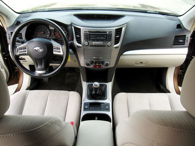 2013 Subaru Outback 4dr Wagon H4 Manual 2.5i Premium PZEV - 23065452 - 18